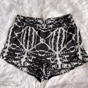 Express women short